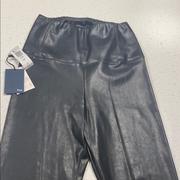 Aritzia Wilfred free vegan leather leggings - Picture 4 of 6